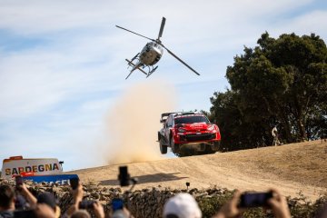 Elfyn Evans a Scott Martin (Toyota GR Yaris Rally1, č. 33) v sobotní etapě Rally Italia Sardegna 2026, den před ziskem titulu. Foto: Toyota Gazoo Racing Elfyn Evans a Scott Martin (Toyota GR Yaris Rally1, č. 33) v sobotní etapě Rally Italia Sardegna 2026, den před ziskem titulu. Foto: Toyota Gazoo Racing
