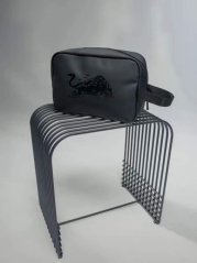 Toaletní taška Red Bull Ring PADDOCK černá s motivem RRI