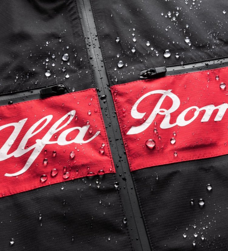 Alfa Romeo F1 Team týmová větrová bunda černá