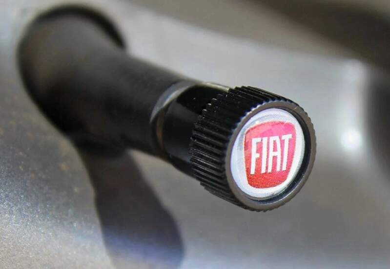 FIAT kryt ventilků sada 4 černé
