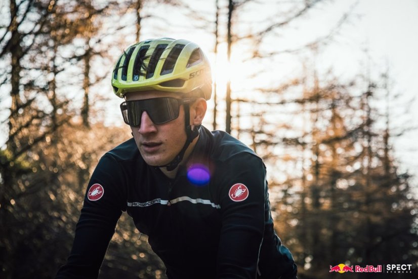 Red Bull Spect sluneční brýle DASH matné šedé se zeleno zlatým sklem