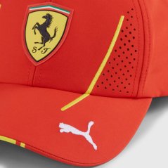 Dětská týmová kšiltovka Carlos Sainz - Scuderia Ferrari F1 2024 červená